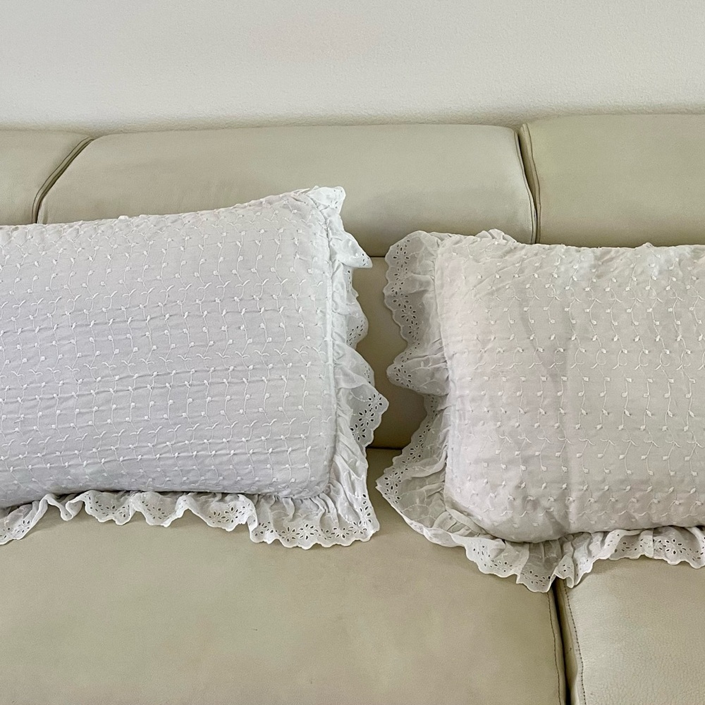Martha Stewart White Ruffled Pillow Pair 18/22 Inches